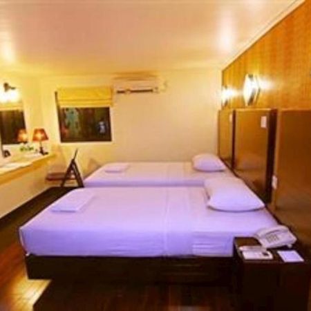 Mervit Hotel Паданг Экстерьер фото