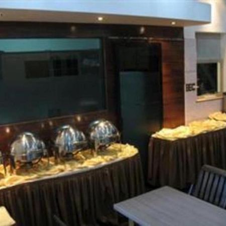 Mervit Hotel Паданг Экстерьер фото