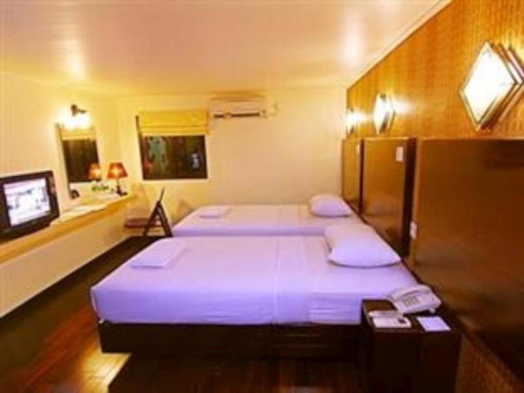 Mervit Hotel Паданг Экстерьер фото