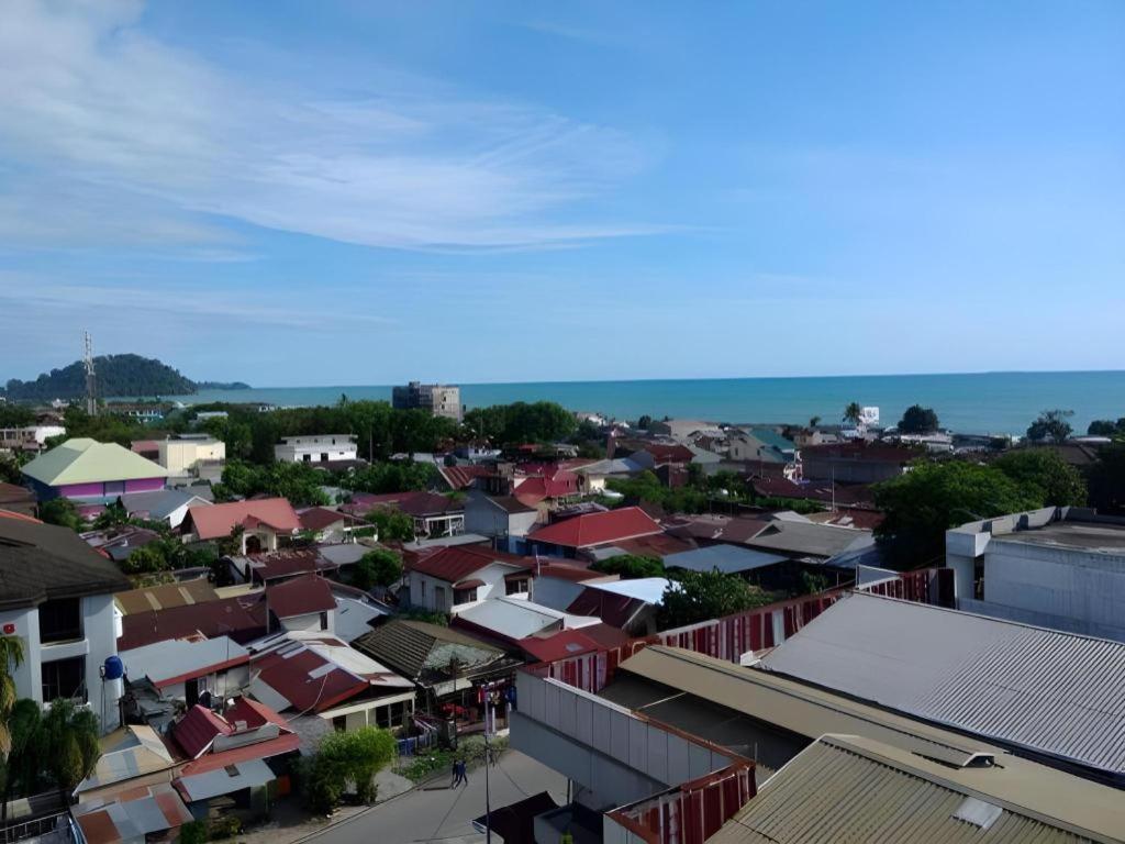 Mervit Hotel Паданг Экстерьер фото